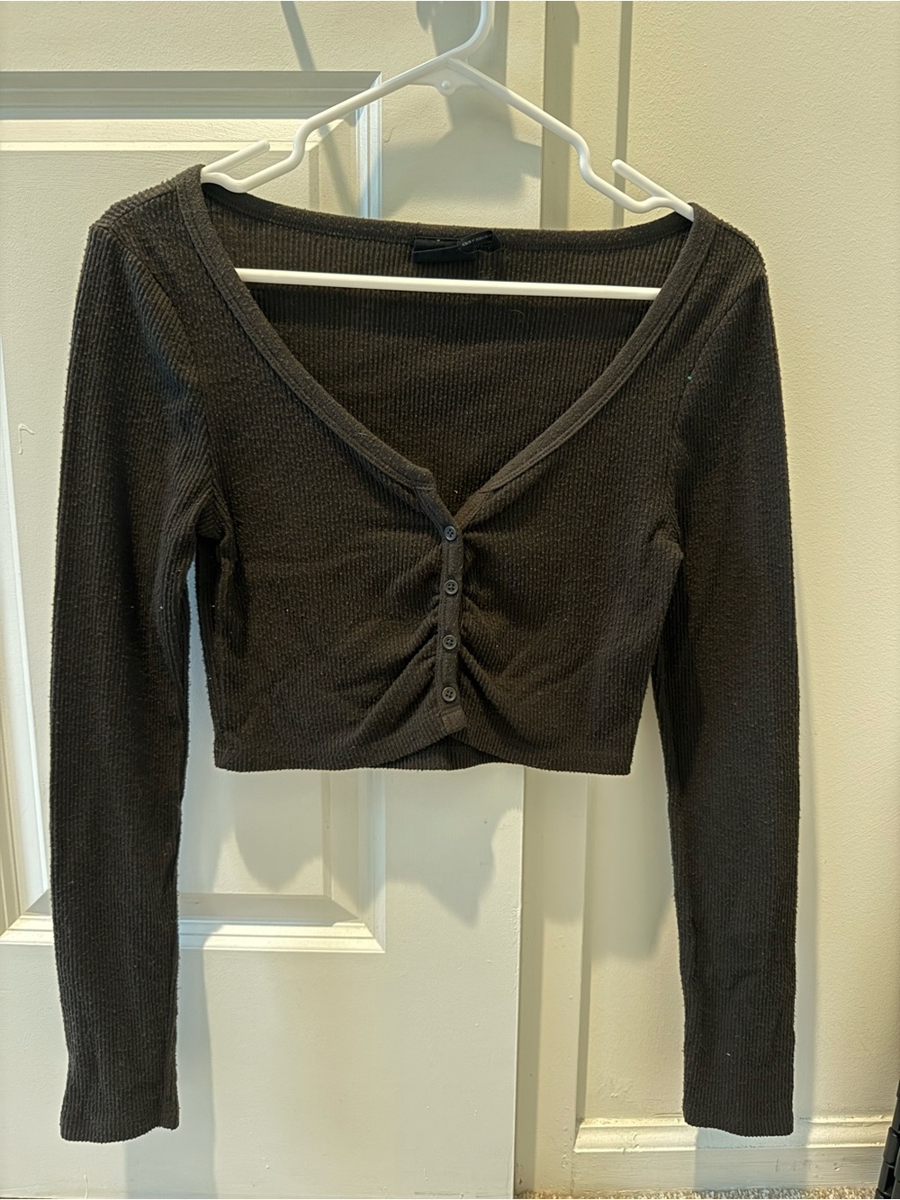 Women’s Brown Long-Sleeve Cropped Button Front Top